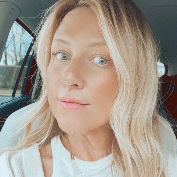 Meet your Posher, Jennifer - Picture 1 of 1